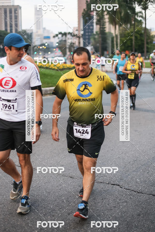 Buy your photos of the eventMeia Maratona Internacional de Curitiba 2018 on Fotop