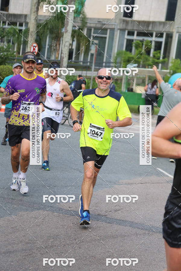 Buy your photos of the eventMeia Maratona Internacional de Curitiba 2018 on Fotop