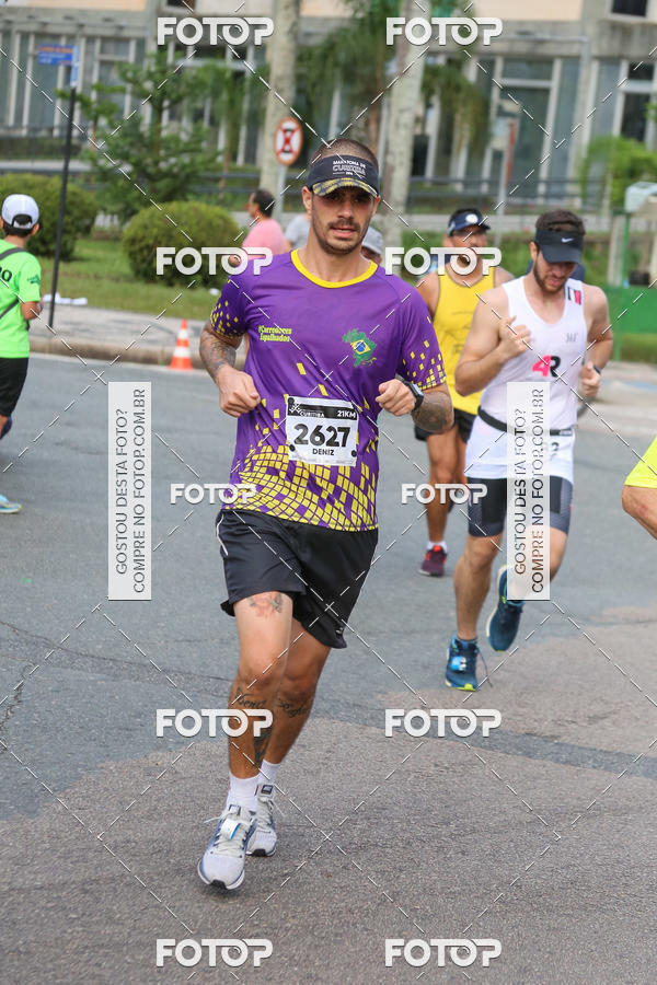 Buy your photos of the eventMeia Maratona Internacional de Curitiba 2018 on Fotop
