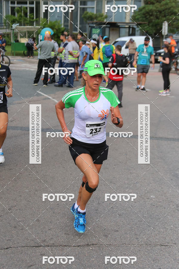 Buy your photos of the eventMeia Maratona Internacional de Curitiba 2018 on Fotop