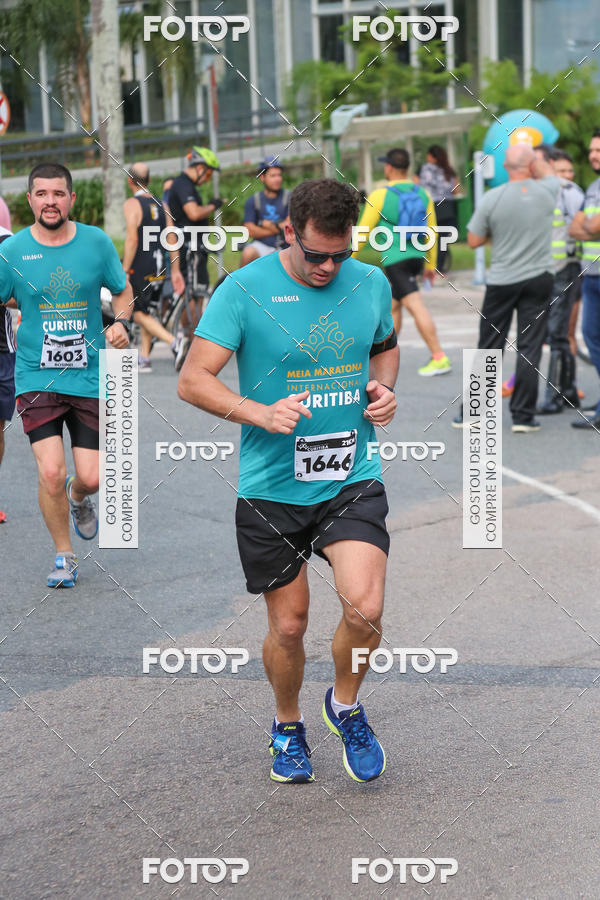 Buy your photos of the eventMeia Maratona Internacional de Curitiba 2018 on Fotop
