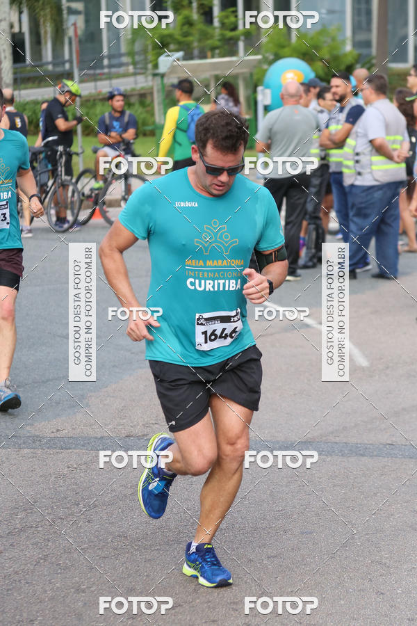 Buy your photos of the eventMeia Maratona Internacional de Curitiba 2018 on Fotop