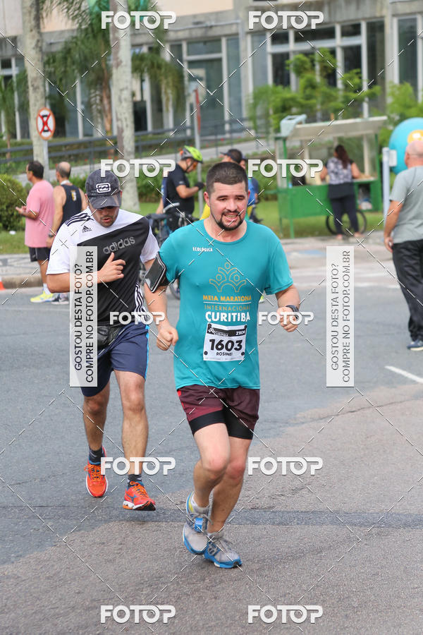 Buy your photos of the eventMeia Maratona Internacional de Curitiba 2018 on Fotop