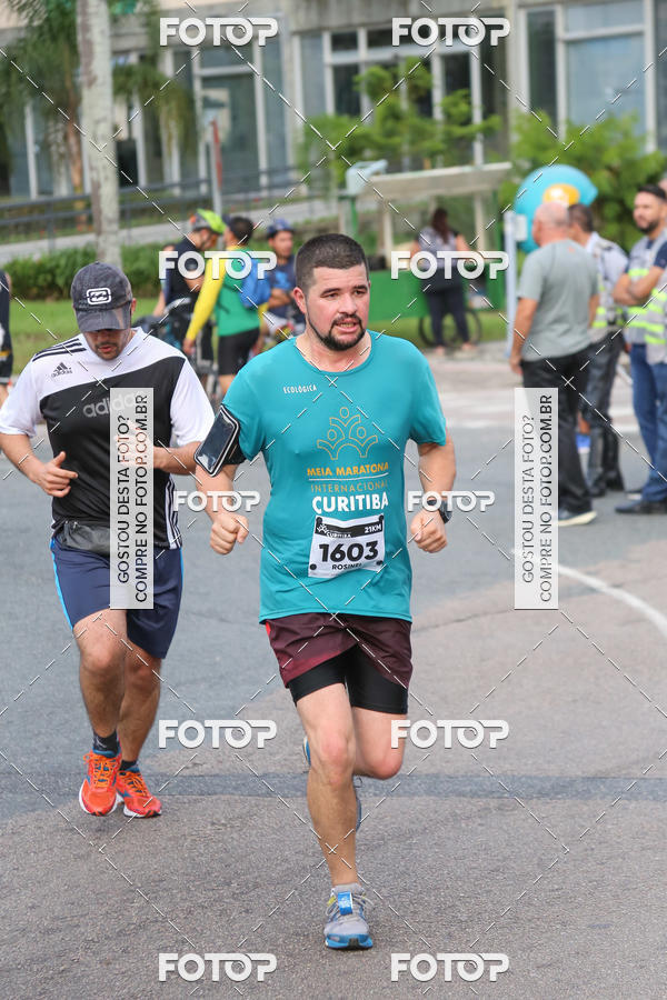 Buy your photos of the eventMeia Maratona Internacional de Curitiba 2018 on Fotop