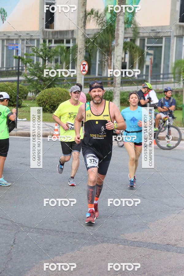 Buy your photos of the eventMeia Maratona Internacional de Curitiba 2018 on Fotop