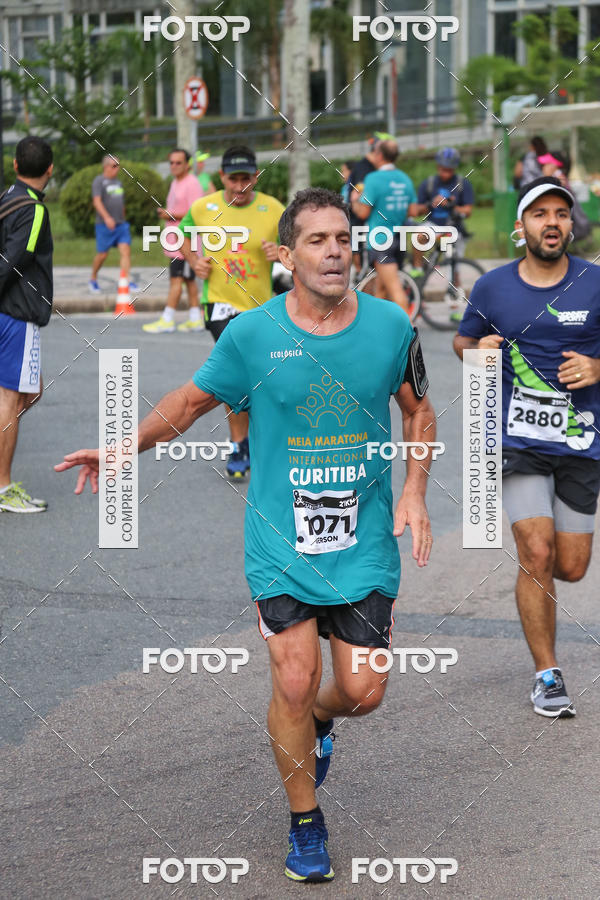 Buy your photos of the eventMeia Maratona Internacional de Curitiba 2018 on Fotop
