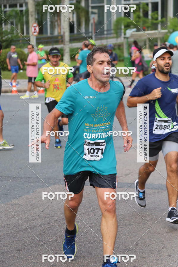 Buy your photos of the eventMeia Maratona Internacional de Curitiba 2018 on Fotop