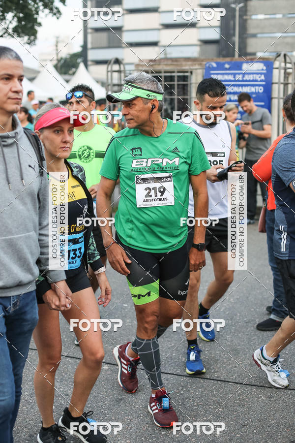 Buy your photos of the eventMeia Maratona Internacional de Curitiba 2018 on Fotop
