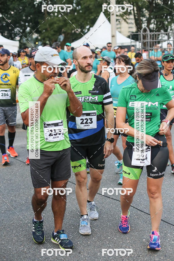 Buy your photos of the eventMeia Maratona Internacional de Curitiba 2018 on Fotop