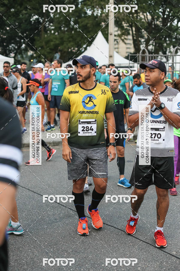 Buy your photos of the eventMeia Maratona Internacional de Curitiba 2018 on Fotop