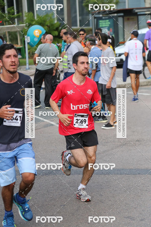 Buy your photos of the eventMeia Maratona Internacional de Curitiba 2018 on Fotop
