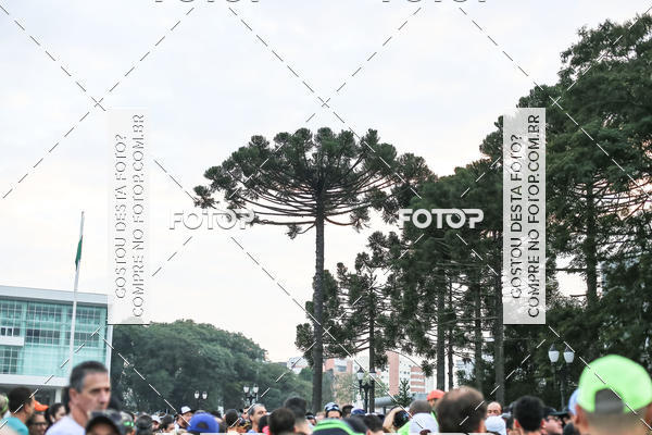Buy your photos of the eventMeia Maratona Internacional de Curitiba 2018 on Fotop