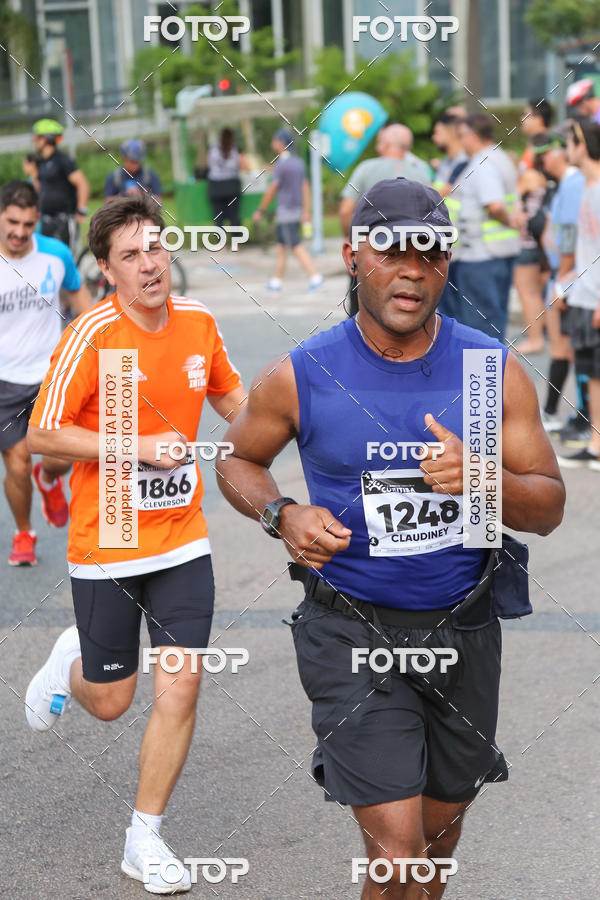 Buy your photos of the eventMeia Maratona Internacional de Curitiba 2018 on Fotop