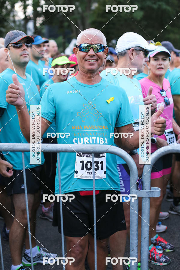 Buy your photos of the eventMeia Maratona Internacional de Curitiba 2018 on Fotop