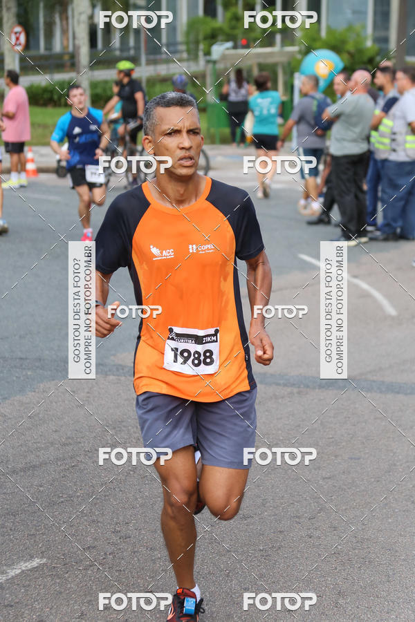 Buy your photos of the eventMeia Maratona Internacional de Curitiba 2018 on Fotop
