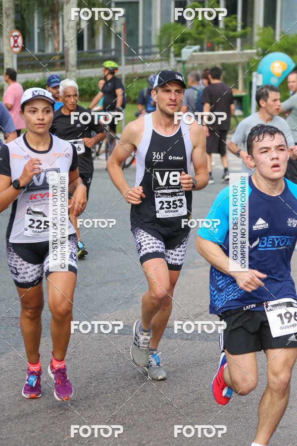 Buy your photos of the eventMeia Maratona Internacional de Curitiba 2018 on Fotop