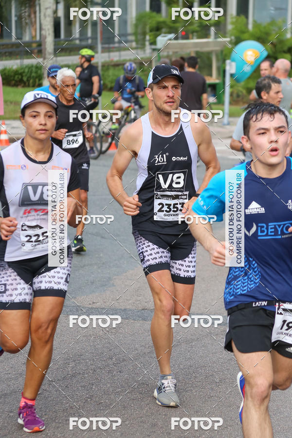 Buy your photos of the eventMeia Maratona Internacional de Curitiba 2018 on Fotop