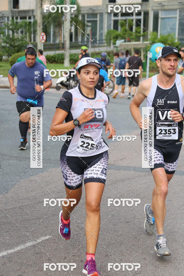 Buy your photos of the eventMeia Maratona Internacional de Curitiba 2018 on Fotop