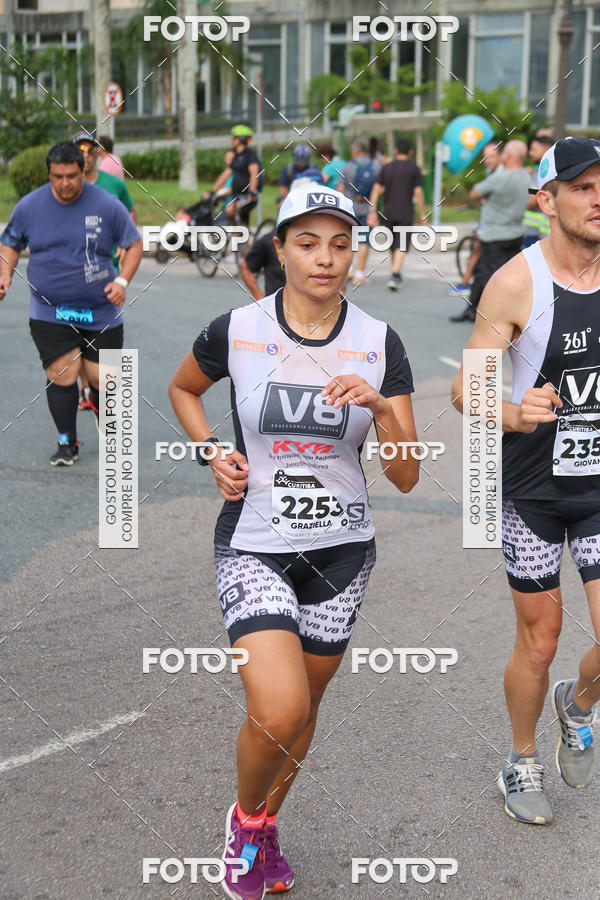 Buy your photos of the eventMeia Maratona Internacional de Curitiba 2018 on Fotop