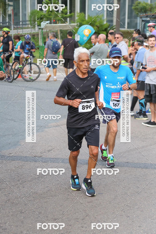 Buy your photos of the eventMeia Maratona Internacional de Curitiba 2018 on Fotop