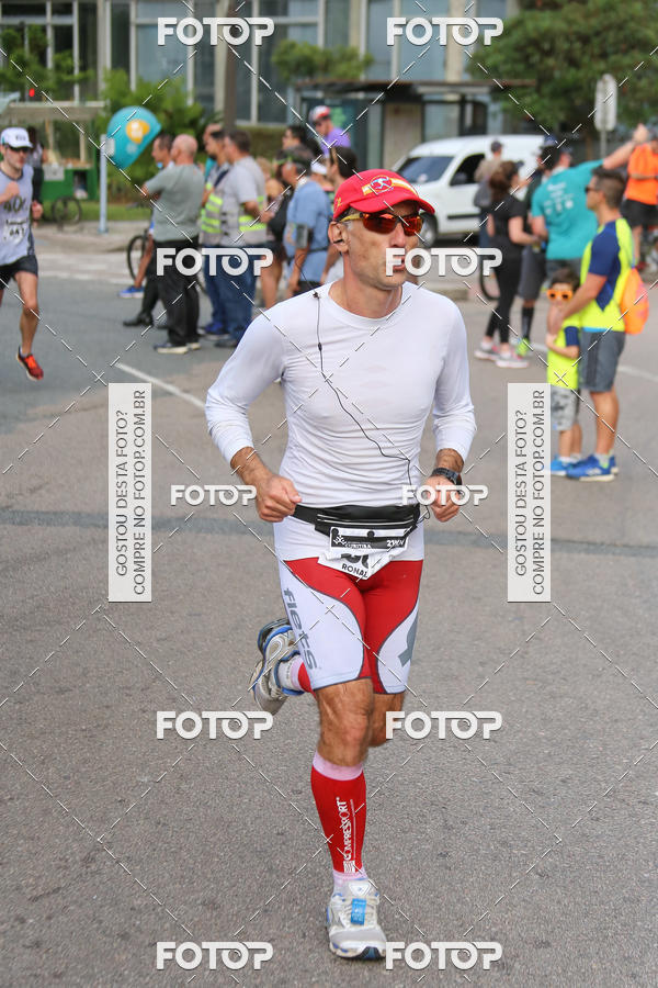 Buy your photos of the eventMeia Maratona Internacional de Curitiba 2018 on Fotop