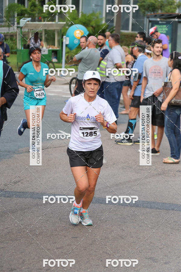 Buy your photos of the eventMeia Maratona Internacional de Curitiba 2018 on Fotop