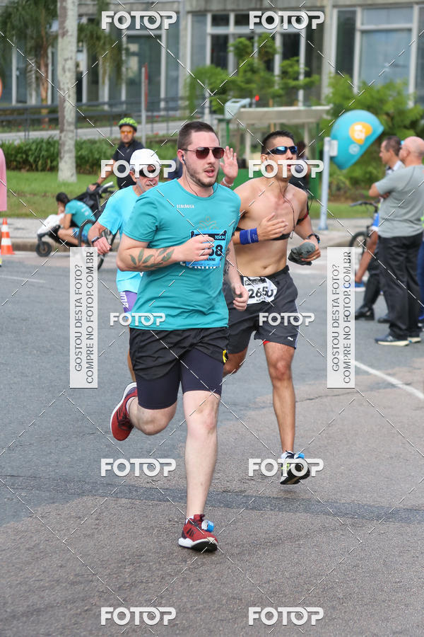 Buy your photos of the eventMeia Maratona Internacional de Curitiba 2018 on Fotop