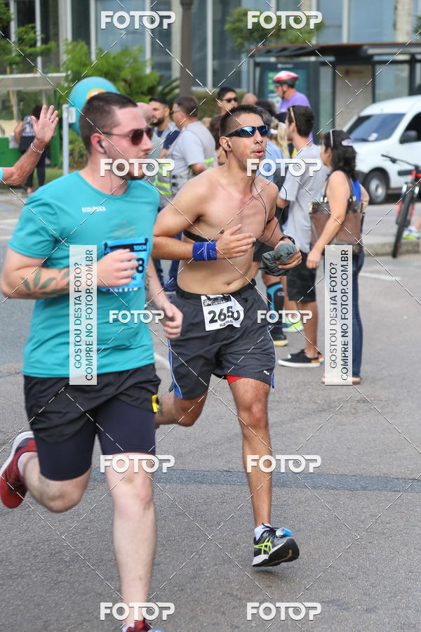 Buy your photos of the eventMeia Maratona Internacional de Curitiba 2018 on Fotop