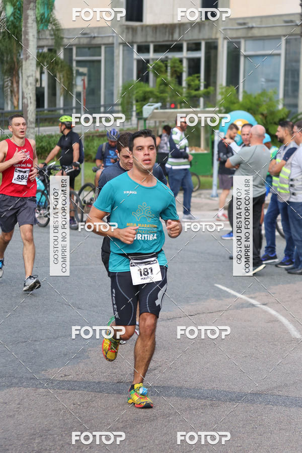 Buy your photos of the eventMeia Maratona Internacional de Curitiba 2018 on Fotop