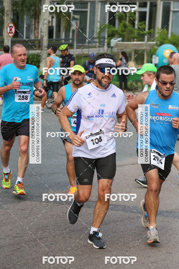 Buy your photos of the eventMeia Maratona Internacional de Curitiba 2018 on Fotop