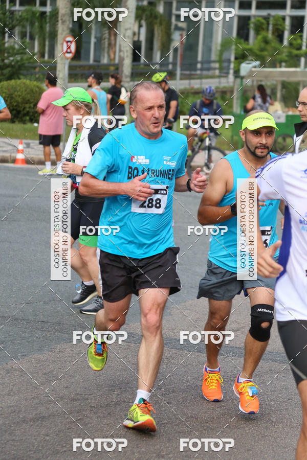 Buy your photos of the eventMeia Maratona Internacional de Curitiba 2018 on Fotop