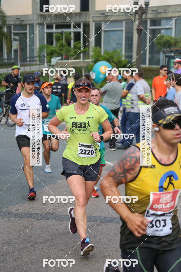 Buy your photos of the eventMeia Maratona Internacional de Curitiba 2018 on Fotop