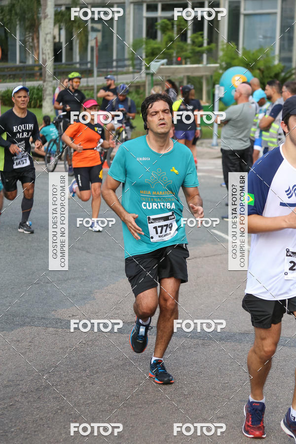 Buy your photos of the eventMeia Maratona Internacional de Curitiba 2018 on Fotop