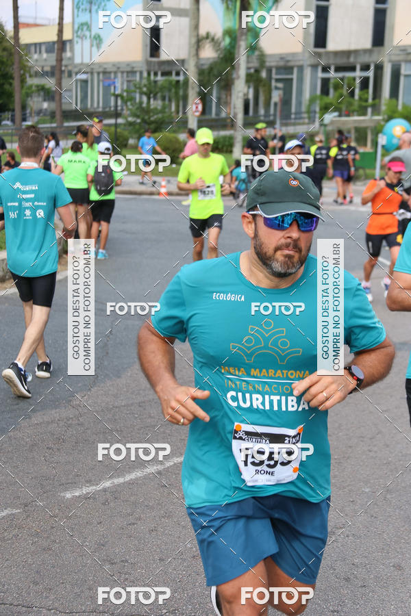Buy your photos of the eventMeia Maratona Internacional de Curitiba 2018 on Fotop