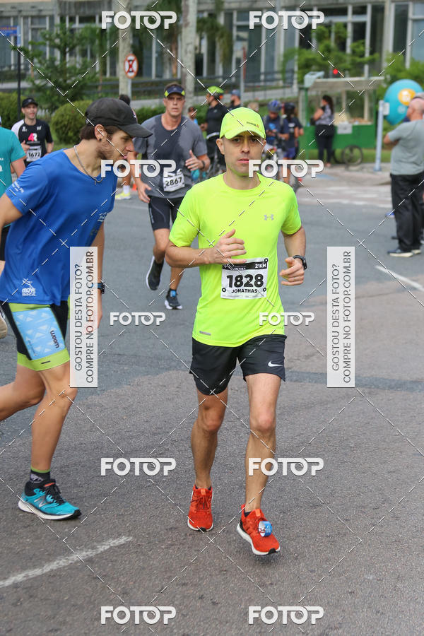 Buy your photos of the eventMeia Maratona Internacional de Curitiba 2018 on Fotop