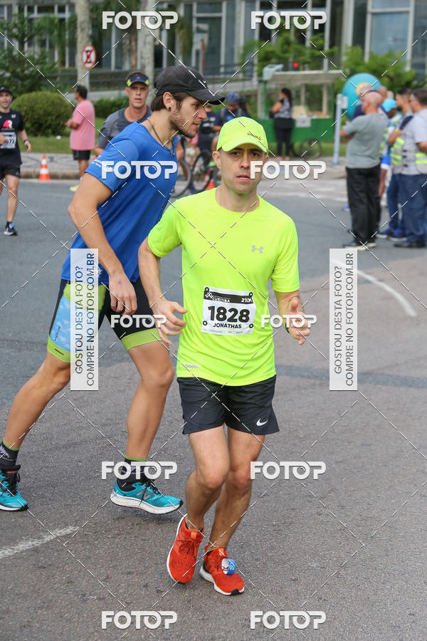 Buy your photos of the eventMeia Maratona Internacional de Curitiba 2018 on Fotop