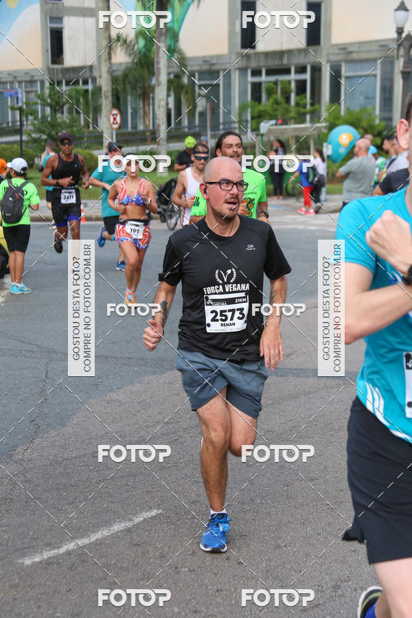 Buy your photos of the eventMeia Maratona Internacional de Curitiba 2018 on Fotop