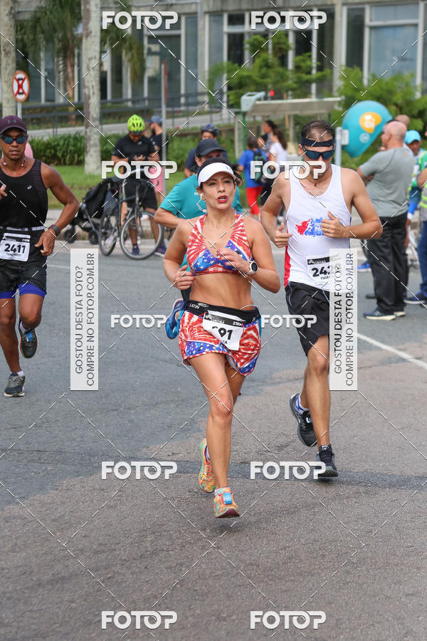 Buy your photos of the eventMeia Maratona Internacional de Curitiba 2018 on Fotop