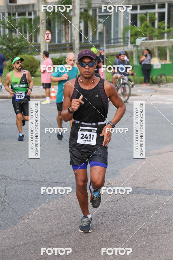 Buy your photos of the eventMeia Maratona Internacional de Curitiba 2018 on Fotop