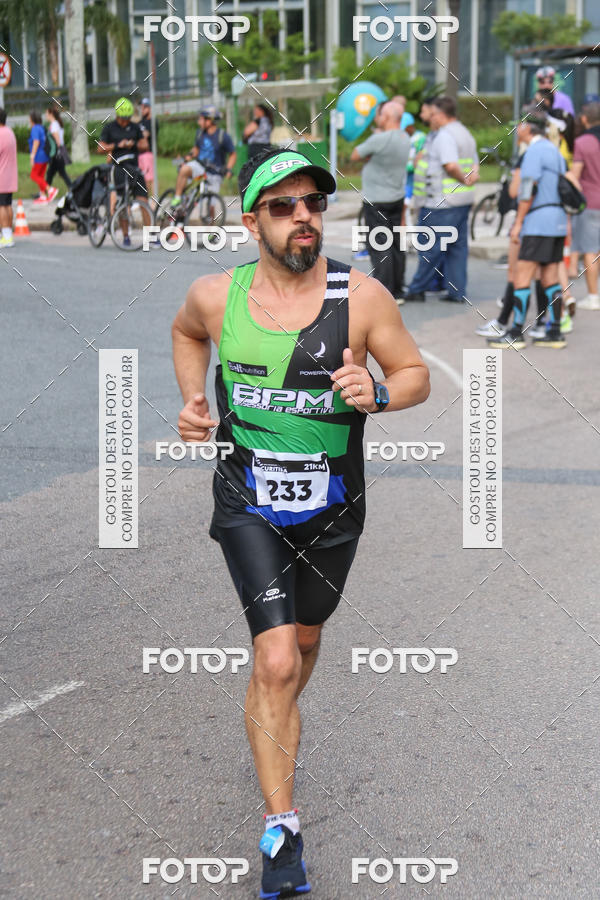 Buy your photos of the eventMeia Maratona Internacional de Curitiba 2018 on Fotop