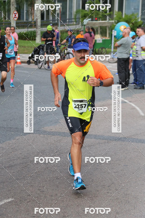 Buy your photos of the eventMeia Maratona Internacional de Curitiba 2018 on Fotop