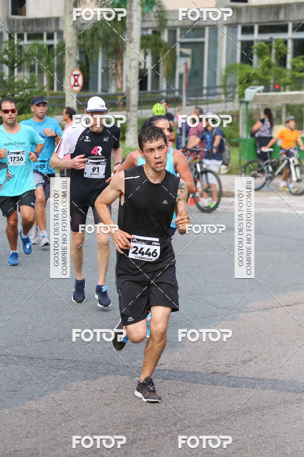 Buy your photos of the eventMeia Maratona Internacional de Curitiba 2018 on Fotop