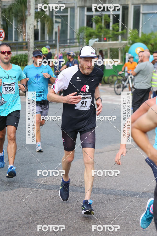 Buy your photos of the eventMeia Maratona Internacional de Curitiba 2018 on Fotop