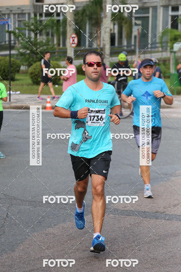 Buy your photos of the eventMeia Maratona Internacional de Curitiba 2018 on Fotop