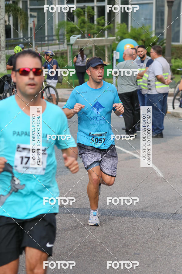 Buy your photos of the eventMeia Maratona Internacional de Curitiba 2018 on Fotop