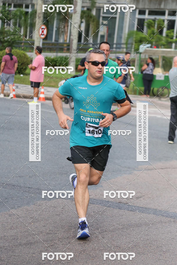 Buy your photos of the eventMeia Maratona Internacional de Curitiba 2018 on Fotop