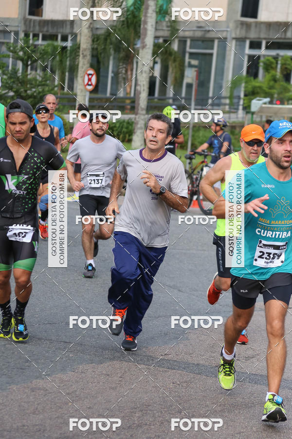 Buy your photos of the eventMeia Maratona Internacional de Curitiba 2018 on Fotop