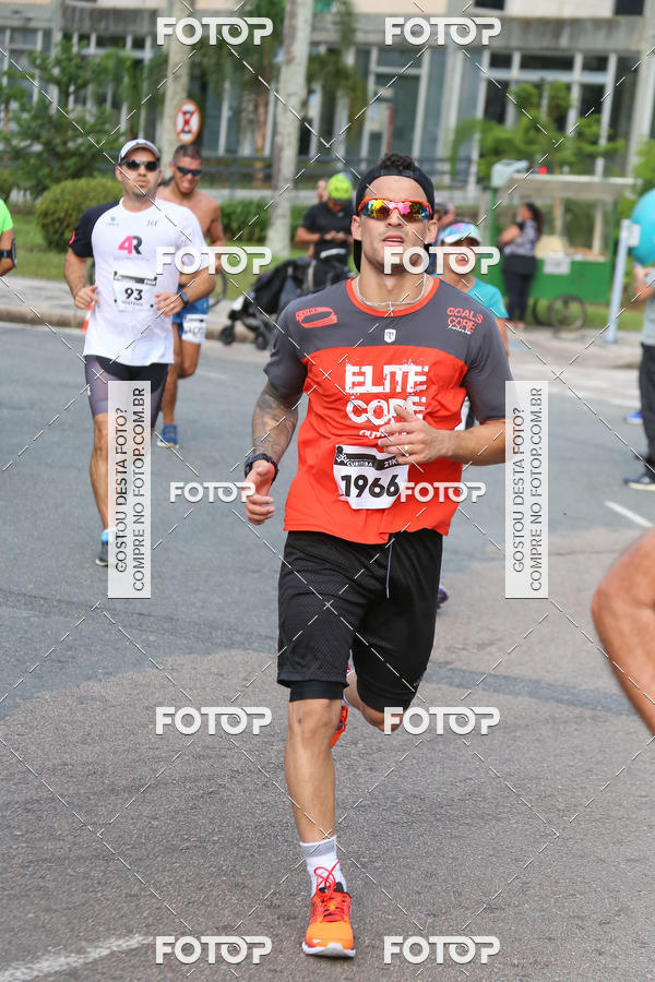 Buy your photos of the eventMeia Maratona Internacional de Curitiba 2018 on Fotop