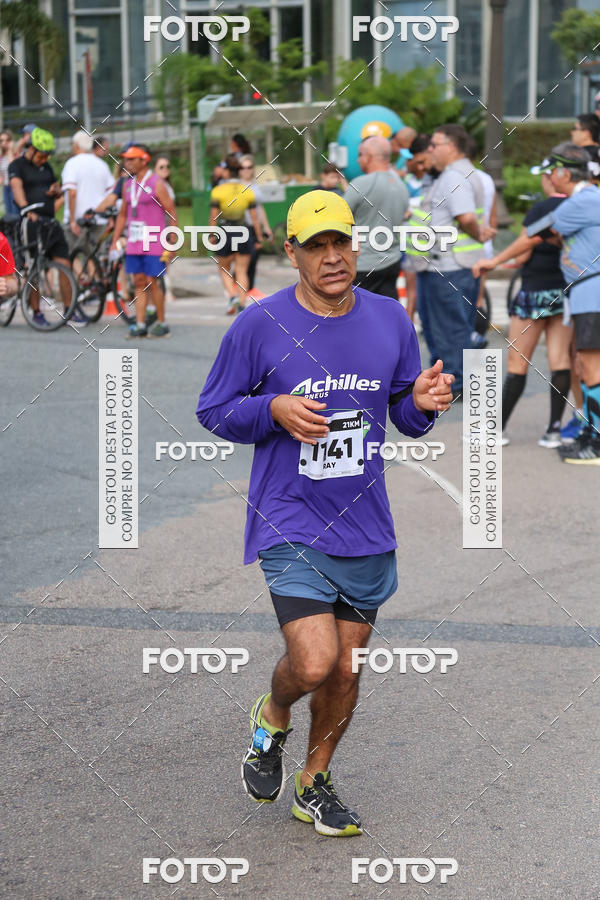 Buy your photos of the eventMeia Maratona Internacional de Curitiba 2018 on Fotop