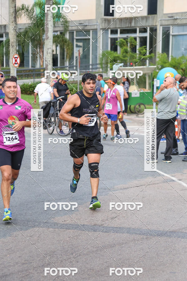 Buy your photos of the eventMeia Maratona Internacional de Curitiba 2018 on Fotop